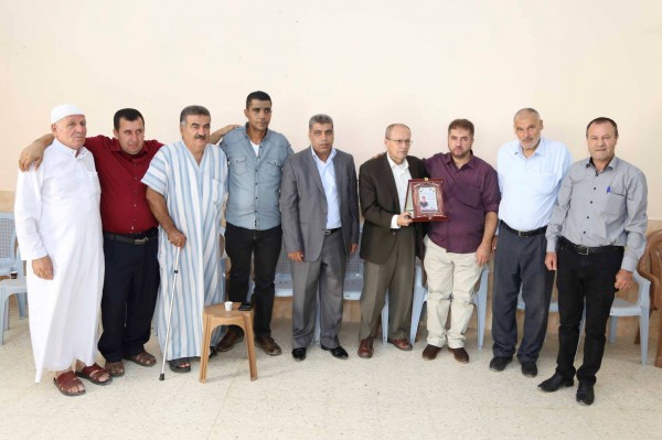 اللواء ابو بكر ومحافظ قلقيلية يزورون عدد من أهالي الأسرى وأسرى محررين