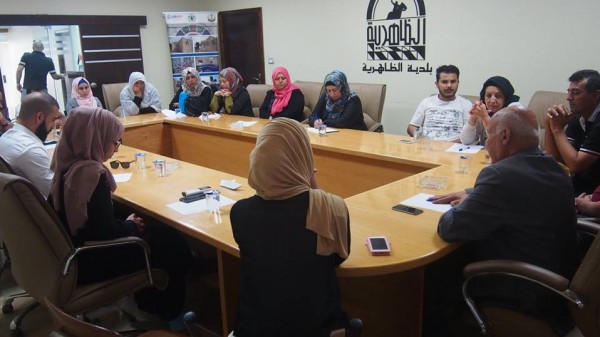 المركز الفلسطيني يعقد جلسة حوار متعدد الأطراف في بلدية الظاهرية