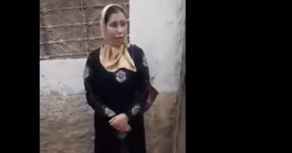 فيديو: حاول اغتصابها فقتلته بسكين في الشارع العام "دفاعاً عن شرفها"