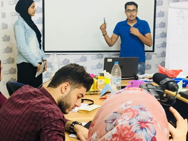 فلسطينيات تنهي تدريب مدربين في المناظرات