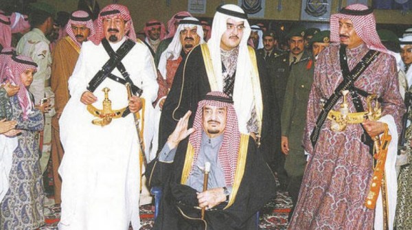 شاهد: فيديو نادر للملك فهد: سلمان سيدخل السعودية في مطبات
