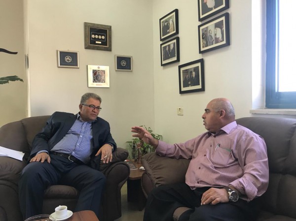 الدكتور أبو الحاج يطلع رئيس جامعة القدس على سير العمل في المركز