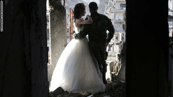 رجل يتزوج إمرأة أصغر منه بـ58 سنة في سوريا