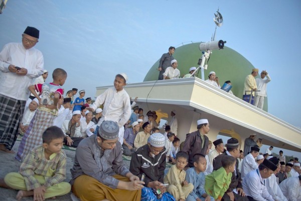 مدينة أندونيسية تفرض صلاة الفجر بالمساجد على الموظفين الحكوميين