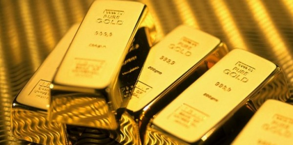 تراجع الدولار يرفع أسعار الذهب