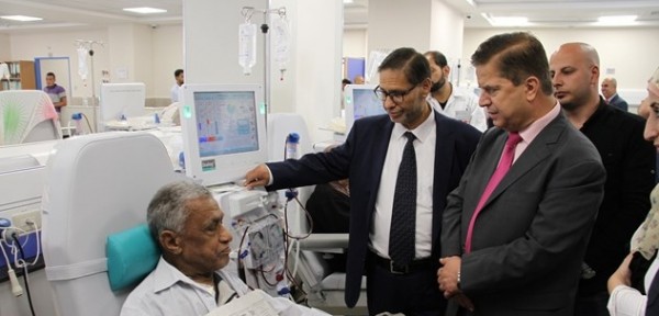 وزير الصحة يتفقد قسم غسيل الكلى الجديد بمجمع فلسطين الطبي