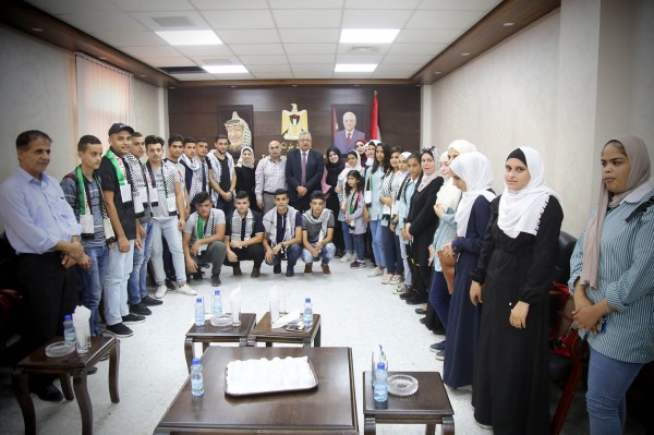 المحافظ أبو بكر يلتقي وفداً من لجان الشبيبة الثانوية لمدارس محافظة طولكرم