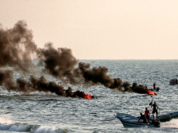 استشهاد شاب من "ألوية الناصر" جراء اعتداءات الاحتلال على المسير البحري