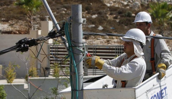 كهرباء القدس تشرع في استبدال العدادات التقليدية بعدادات ذكية في منطقة العوجا بمدينة أريحا