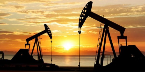 أسعار النفط تستقر في ظل عقوبات أمريكية وشيكة على إيران