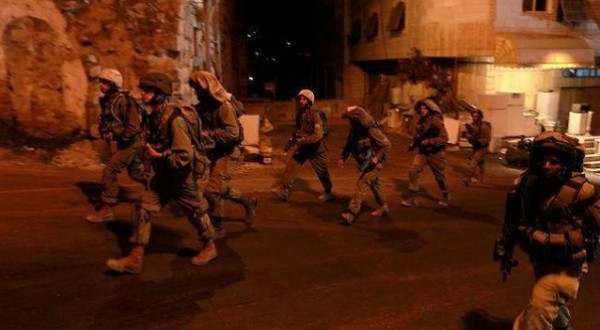 فجرًا.. قوات الاحتلال تداهم محافظات الضفة الغربية وتعتقل 15 مواطنًا