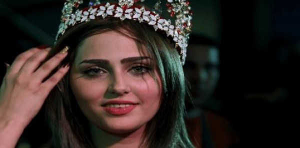 بعد "تارة فارس".. ملكة جمال العراق خائفة وتبكي: "هل ساُذبح مثل الدجاج؟"