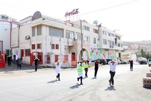 مناورة تدريبية للدفاع المدني في مصنع "كوكا كولا" برام الله