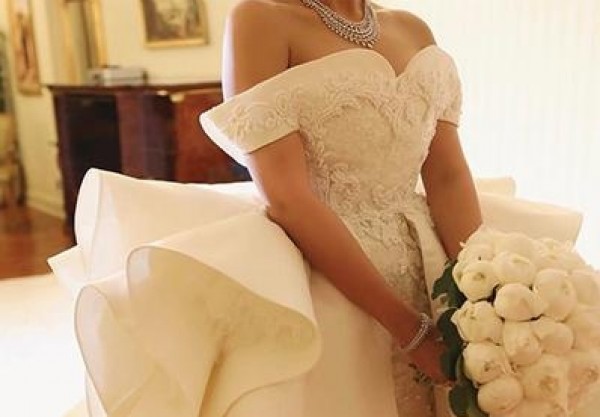 ١٤ مصمم أزياء لبناني يعدوا الأمهر في تصميم فساتين الزفاف الخلابة