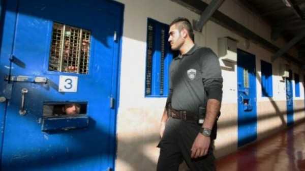 مشروع قانون إسرائيلي يحدد مدة السجن المؤبد للأسرى بـ60 عاما