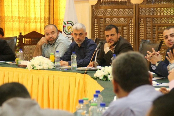 السنوار يلتقي وفدًا من الجبهة الديمقراطية بغزة.. ماذا ناقشوا؟