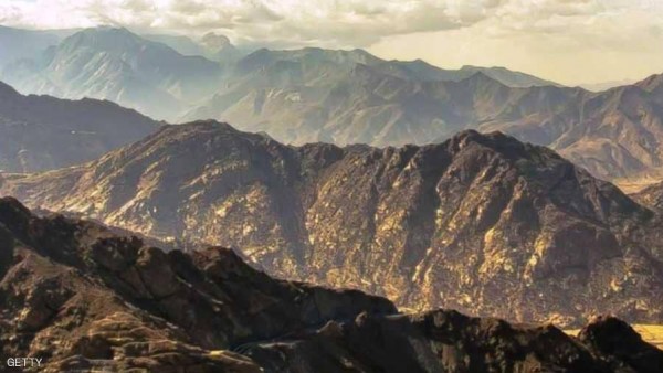 الأمطار تغلق أشهر الطرق في السعودية