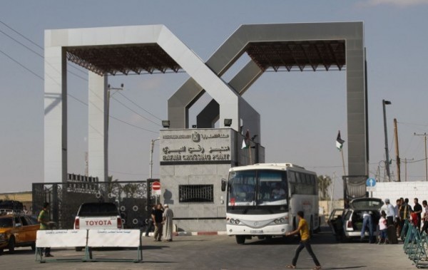صحيفة: السلطات المصرية بدأت خطوات لتسهيل عملية السفر عبر معبر رفح