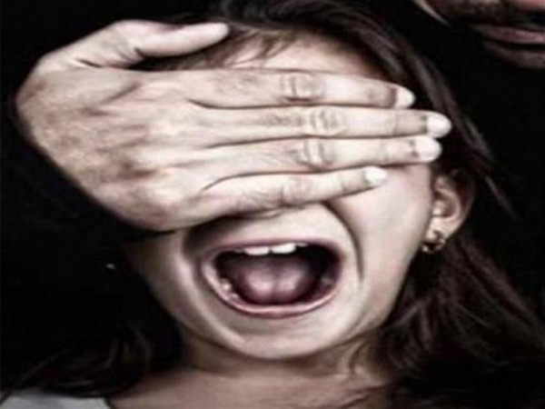مصر: سائقي "توك توك" يستدرجان طفلة ويغتصبانها بالتناوب قبل قتلها بوحشية