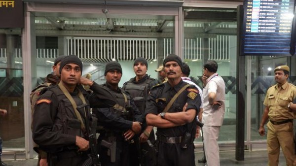بقرار رسمي.. لهذا السبب مُنع أفراد الشرطة الهندية من "الابتسامة العريضة"