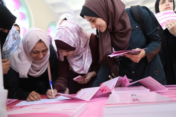 صحة المرأة تفتتح خيمة للتوعية بمرض سرطان الثدي بالجامعة الاسلامية