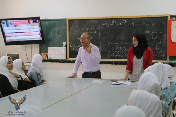مركز الخدمة المجتمعية يواصل سلسلة محاضراته التوعوية في مدارس أريحا