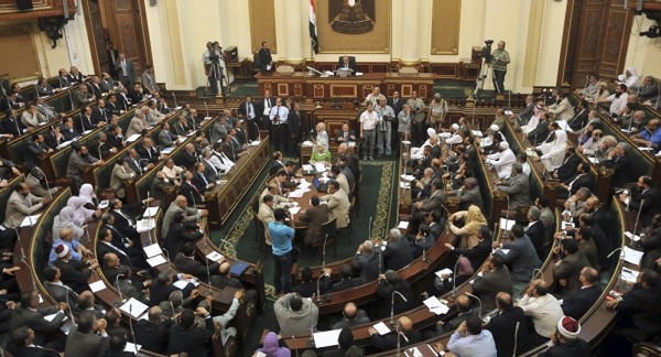 البرلمان المصري يُمدد حالة الطوارئ ثلاثة أشهر