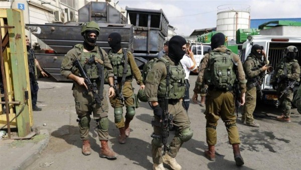 الجيش الإسرائيلي يقتحم شويكة ويعتقل 10 فلسطينيين بالضفة