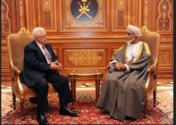 الرئيس عباس يلتقي السلطان قابوس في مسقط
