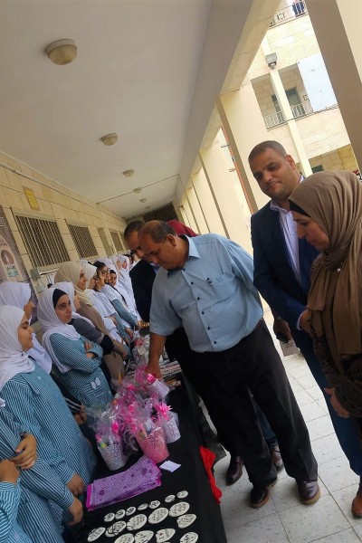 افتتاح البازار الشعبي العلمي (علوم وفنون) في بنات ابو علي اياد الثانوية