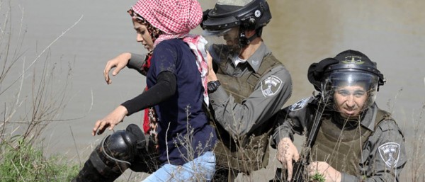 اتهام شرطييْن إسرائيلييْن بارتكاب "أعمال غير لائقة" ضد نساء فلسطينيات