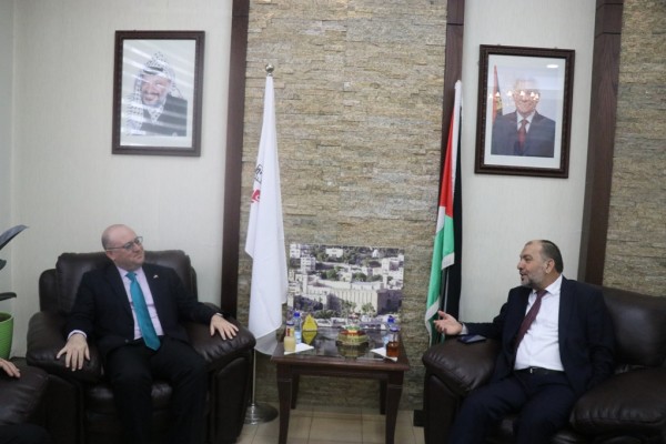 أبو سنينة يُطلع سفير مالطا لدى دولة فلسطين على أوضاع مدينة الخليل