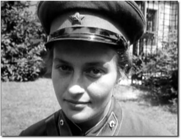"لودميلا".. قناصة شابة أنهت حياة 309 نازيين في الحرب العالمية الثانية