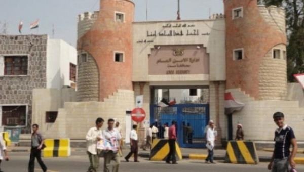 شرطة كريتر تكشف تفاصيل القبض على 4 متهمين بجريمتي قتل سوق كريتر