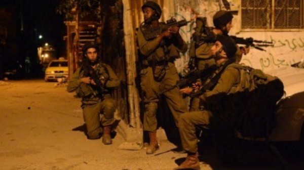 قوات الاحتلال تعتقل 12 فلسطينيا في الضفة الغربية