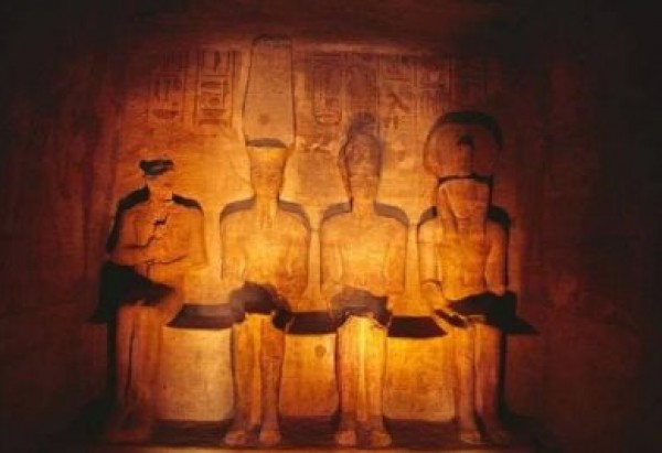 مصر: معبد "أبو سمبل" يشهد ظاهرة نادرة