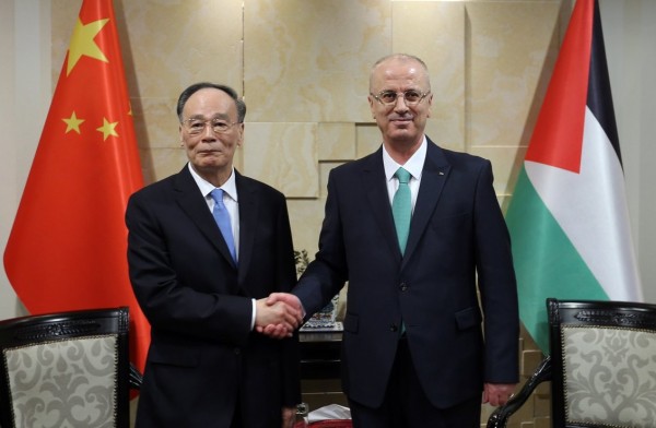 الحمد الله يدعو الصين إلى دعم مبادرة الرئيس عباس للسلام
