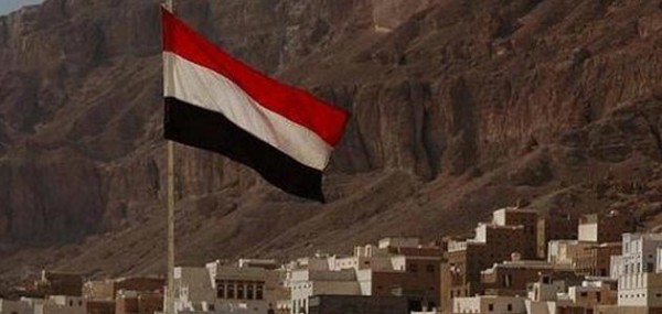 آلاف الموظفين اليمنيين مهددين بالطرد.. وتحذيرات من (حوثنة الدولة)