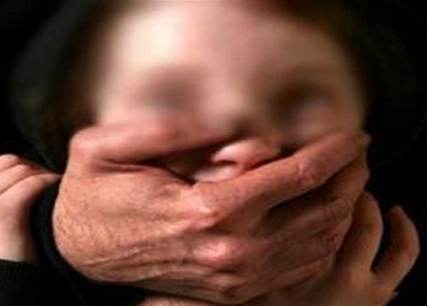 السجن 20 عامًا لمتهم هتك عرض طفلة وصور جريمته