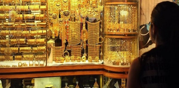 بفعل انخفاض الدولار.. الذهب يصعد من أدنى مستوى في 3 أسابيع