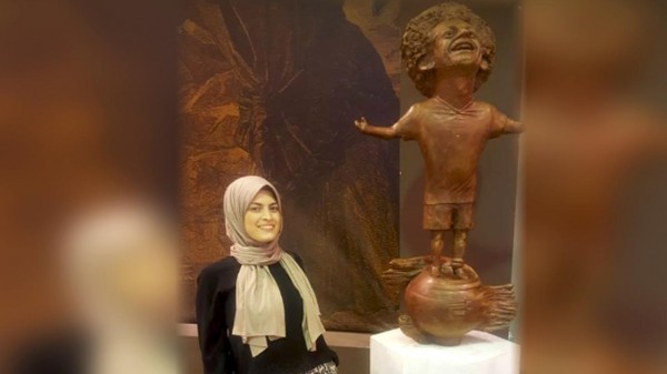 صاحبة تمثال (صلاح): أشعر بالحزن لكن لا ذنب لي بشكل التمثال النهائي