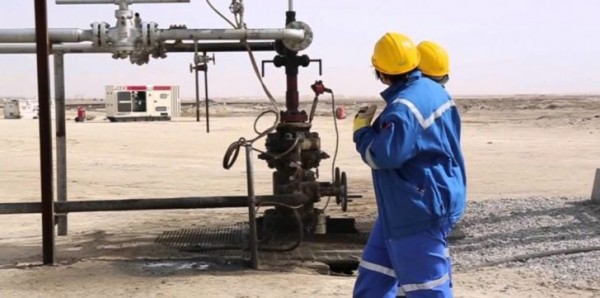 النفط يهبط في ظل إمدادات جيدة بالسوق وإعفاءات من عقوبات إيران