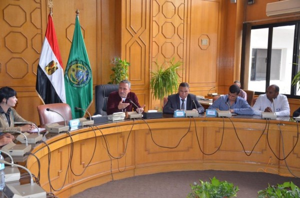 عثمان يؤكد على التفاعل والتواصل مع الموطنيين وبذل أقصى الجهود لحل المشكلات