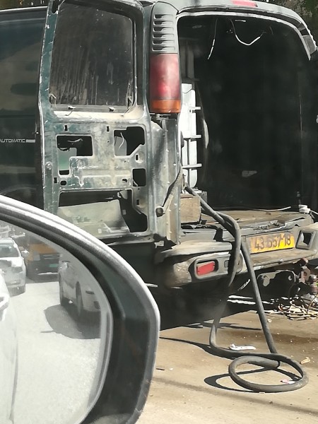 القدس: أشباه محطات وقود تبيع السولار في سيارات متنقلة