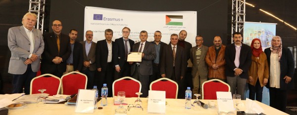 بعثة التعاون الفلسطيني الأوروبي تكرّم "القدس المفتوحة" لفوزها بمشروع لـ(إيراسموس+)