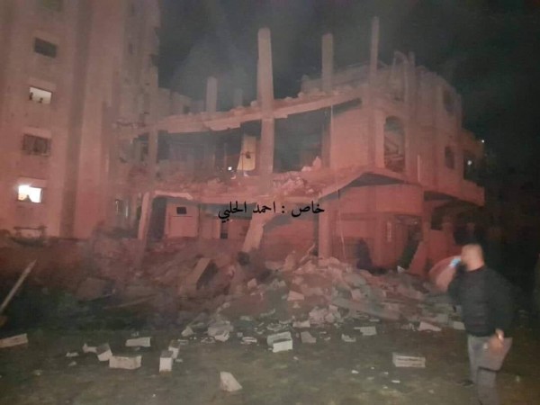 شاهد: الطائرات الحربية تدمر مبنى فضائية الأقصى في غزة