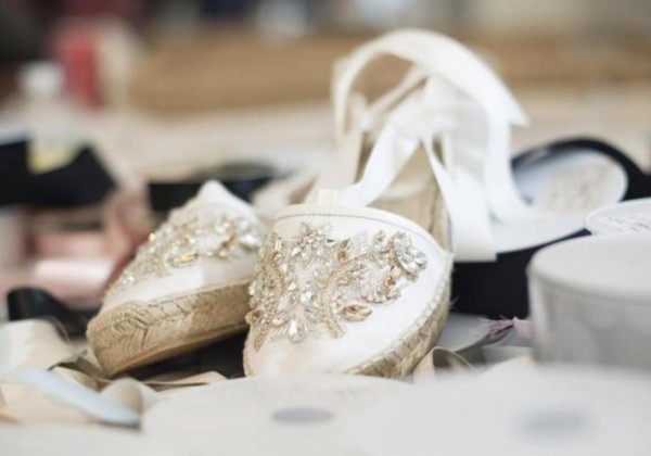 صور: أحذية عروس راقية من أشهر المصممين لإطلالة ملكية بامتياز