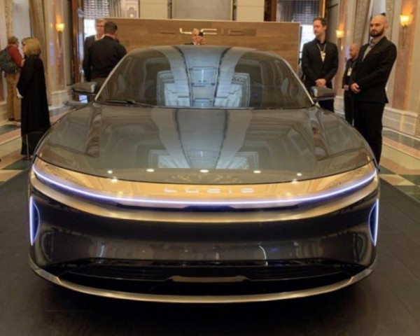الظهور الأول لسيارة "لوسيد موتورز" في السعودية
