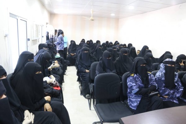 العميد التميمي يلتقي بعناصر الشرطة النسائية بالمكلا
