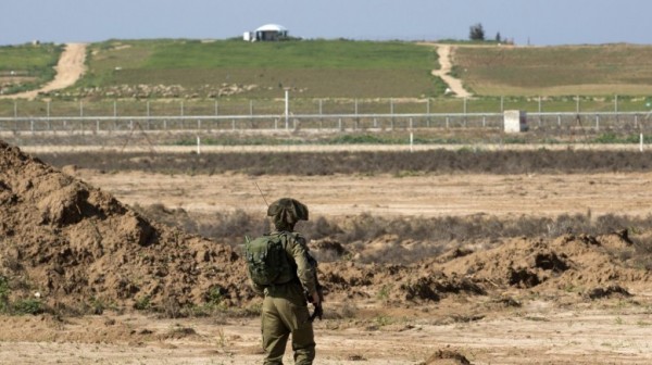 الاحتلال يُطلق النار نحو فلسطينييْن اقتربوا من السياج الحدودي جنوب القطاع
